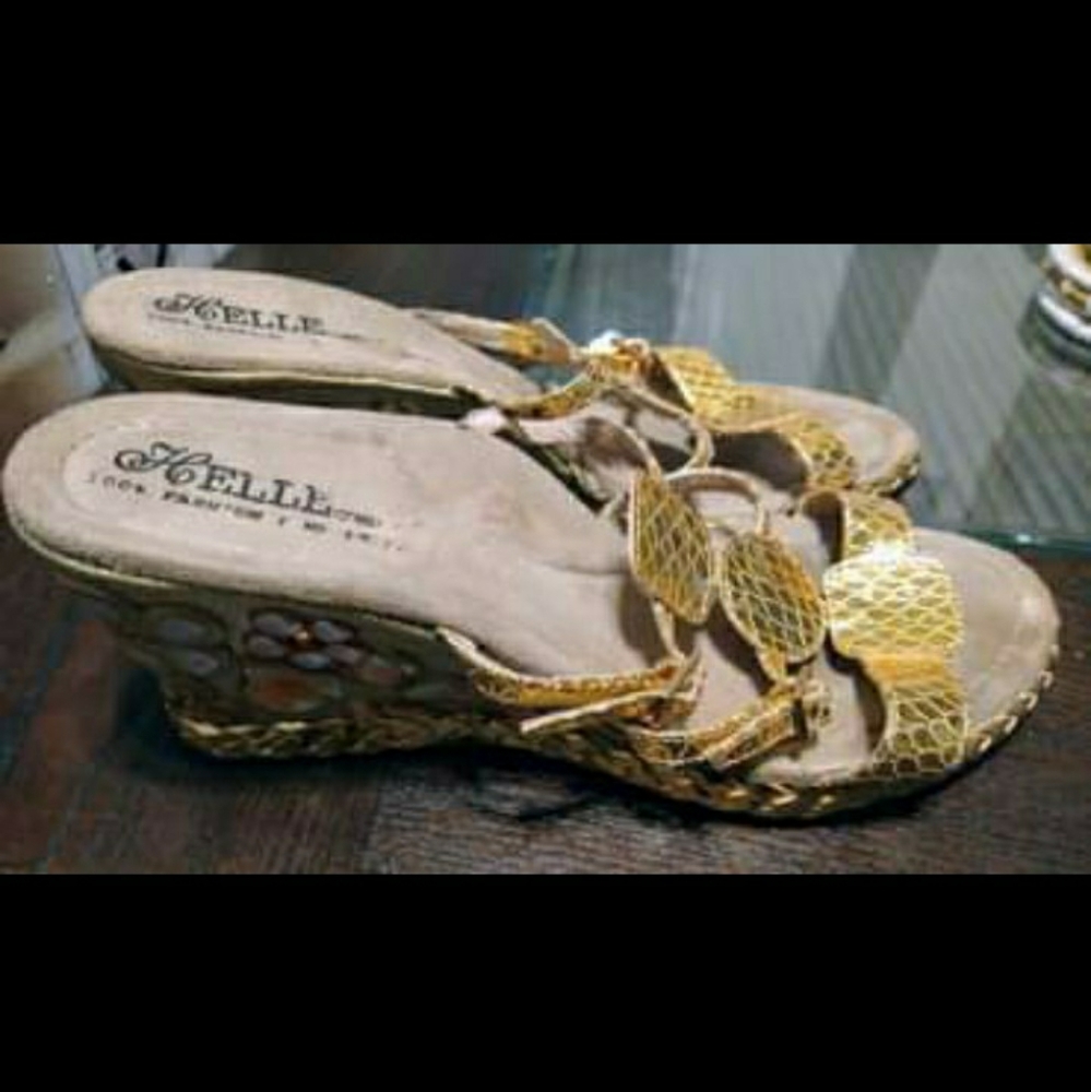 Sandals - Picture 2 of 4